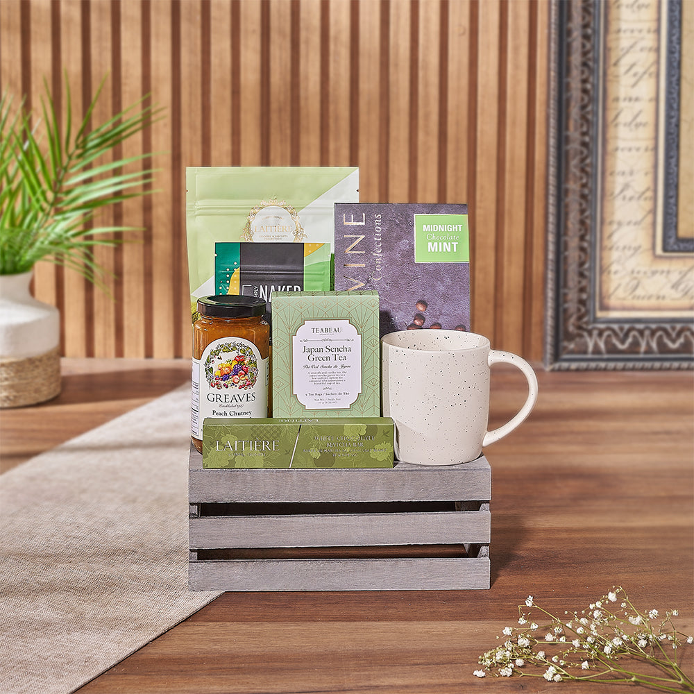 Deluxe Matcha Green Tea and Gourmet Snacks Gift Basket – how the gift is presented