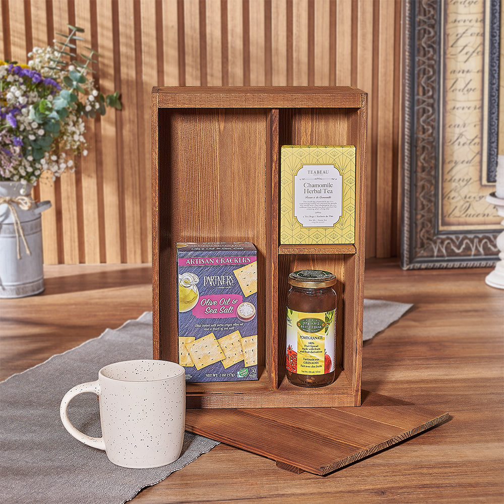 Olive Oil and Crackers Gift Basket – how the gift is presented