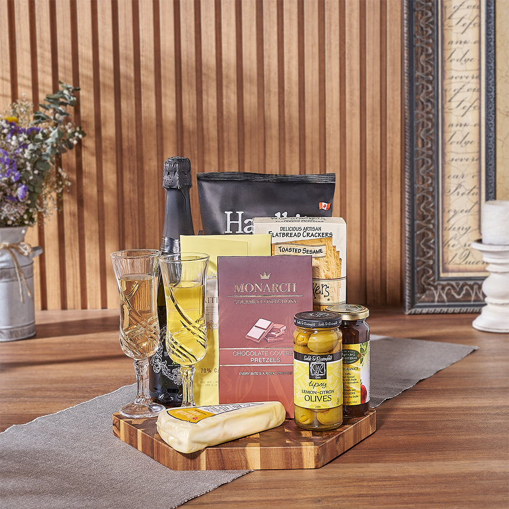 Kosher Sparkling Wine Celebration Basket with Gourmet Snacks – how the gift is presented