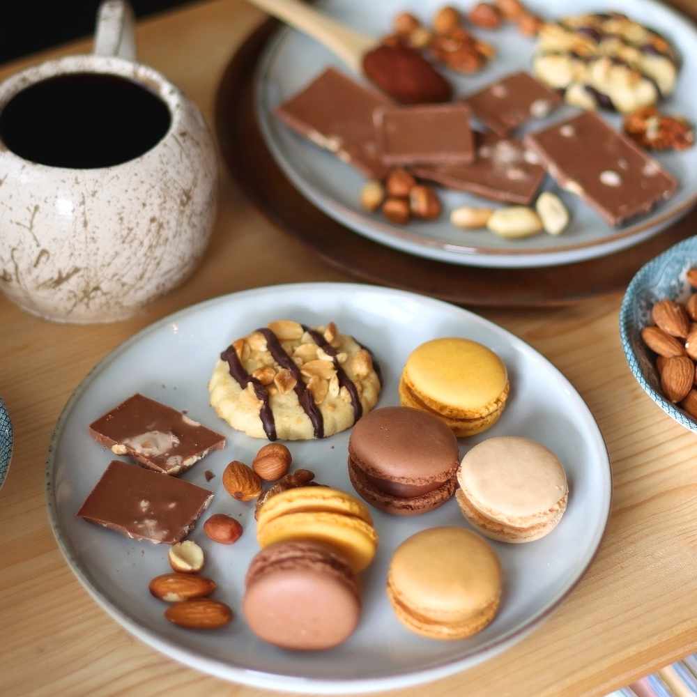 Gourmet gift, gourmet, nuts, chocolate, coffee, tea, macarons, cookies, Burbank Gift Baskets Delivery Gourmet gift, gourmet, nuts, chocolate, coffee, tea, macarons, cookies, Burbank Gift Baskets Delivery