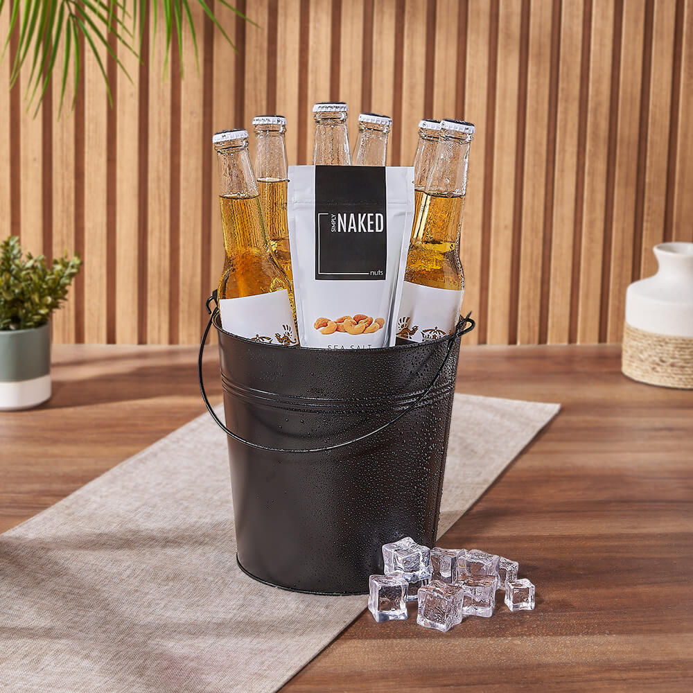 Black Bucket Beer and Cashews Set – how the gift is presented