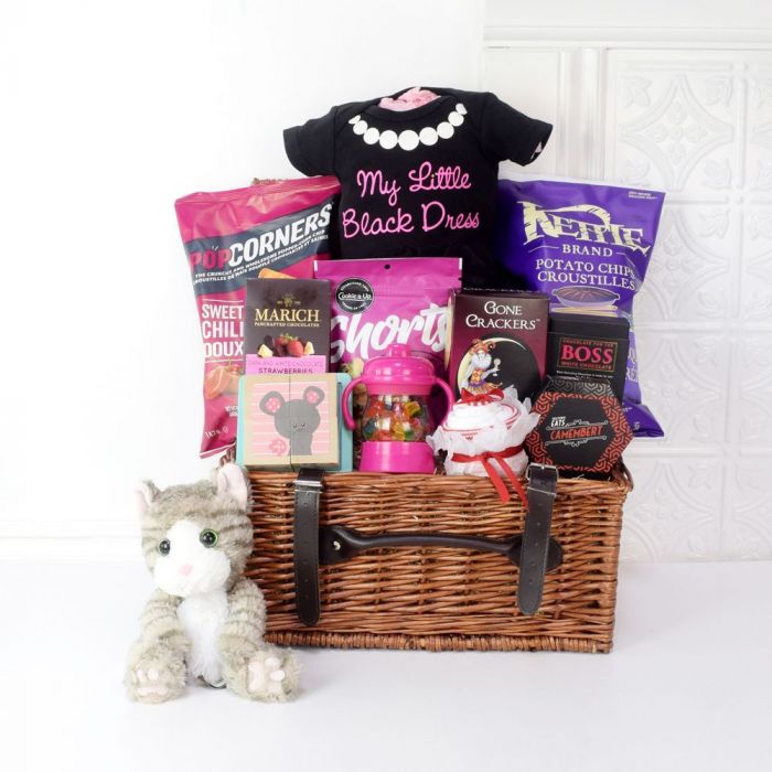 Deluxe Baby Gift Basket for Newborn Girl Celebration – how the gift is presented