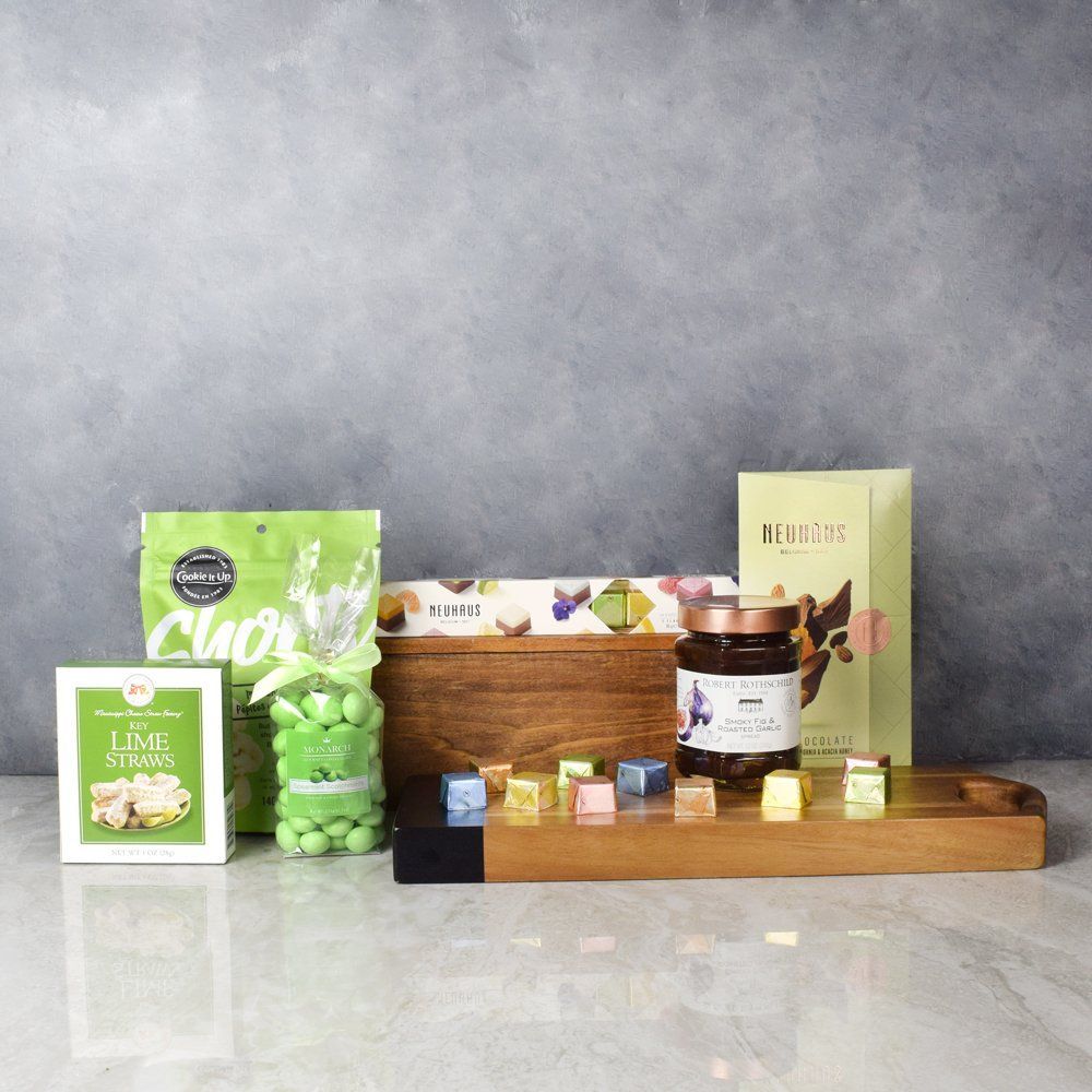 Chocolate Gift Box with Acacia Board – how the gift is presented