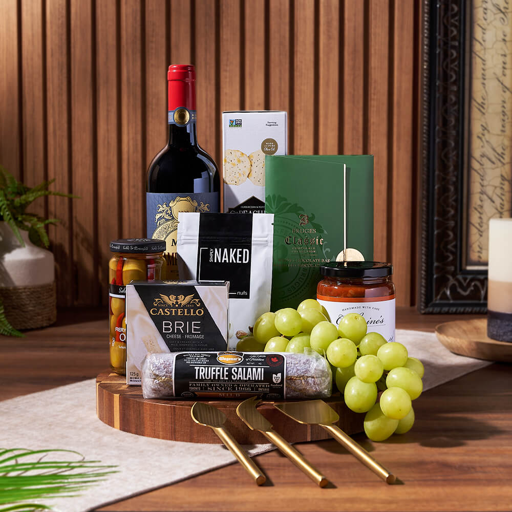 Charcuterie with Brie Wine Gift Basket – how the gift is presented