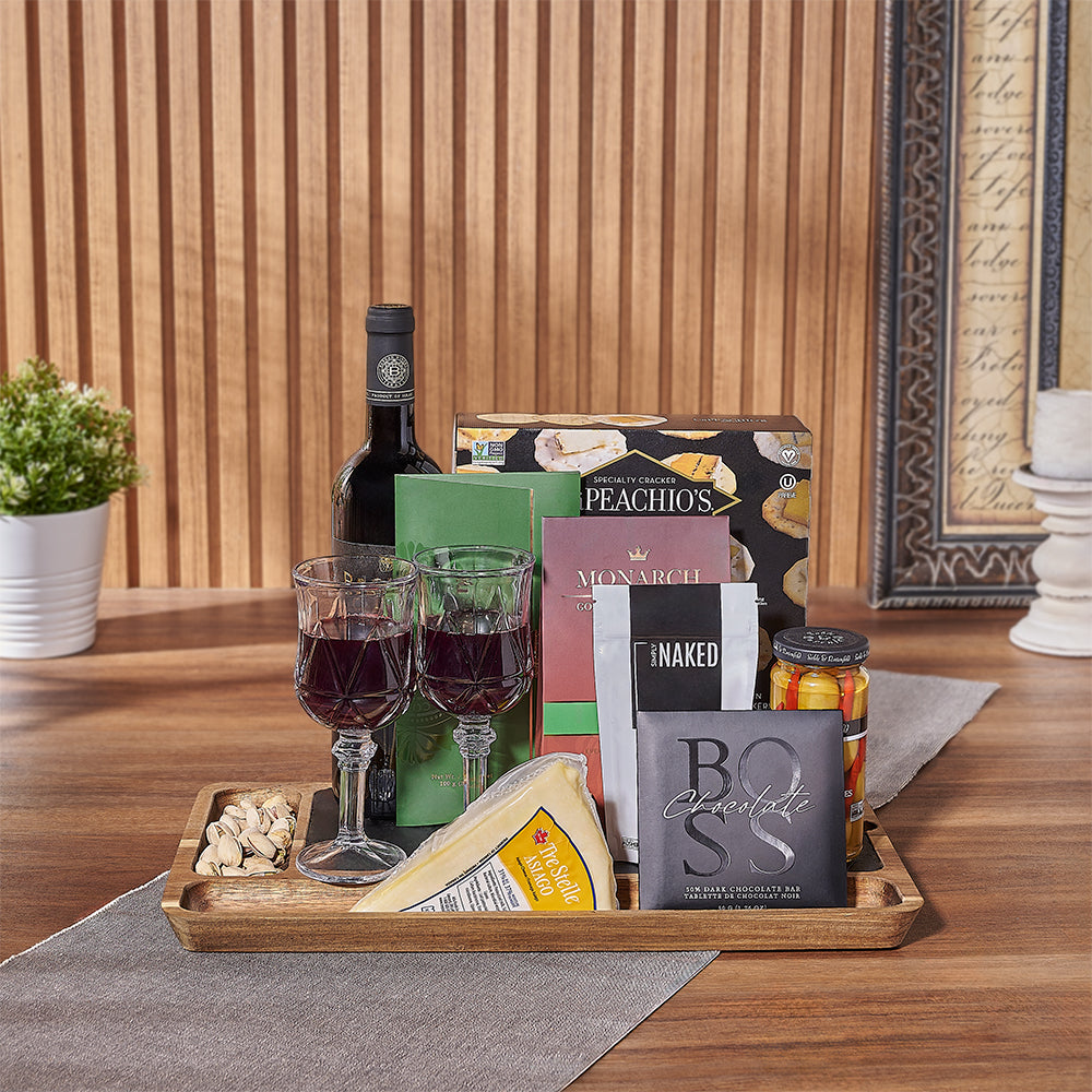Kosher Wine Cheese Basket with Platter – how the gift is presented