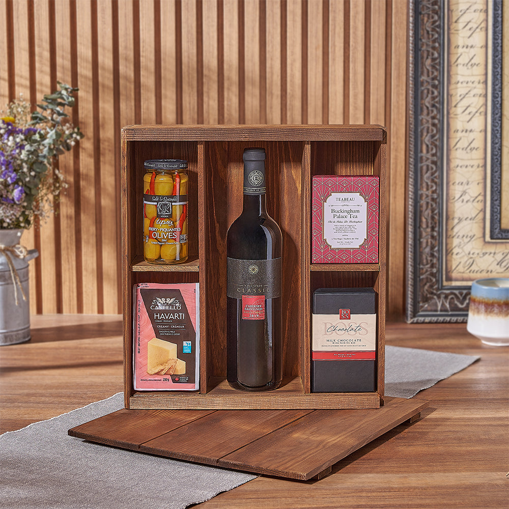Kosher Wine and Snack Wooden Crate – how the gift is presented