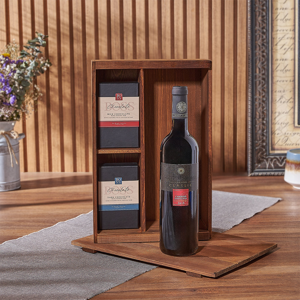 Wooden Decanter Box with Kosher Wine and BOSS Chocolate Pairings – how the gift is presented