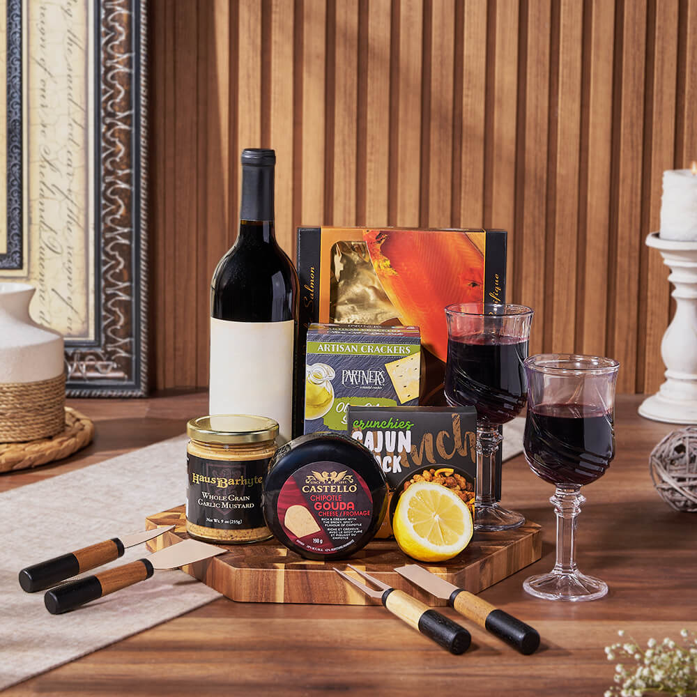 Wine Gift Set with Maple Smoked Salmon, Cajun Snack Mix & Gourmet Crackers – how the gift is presented