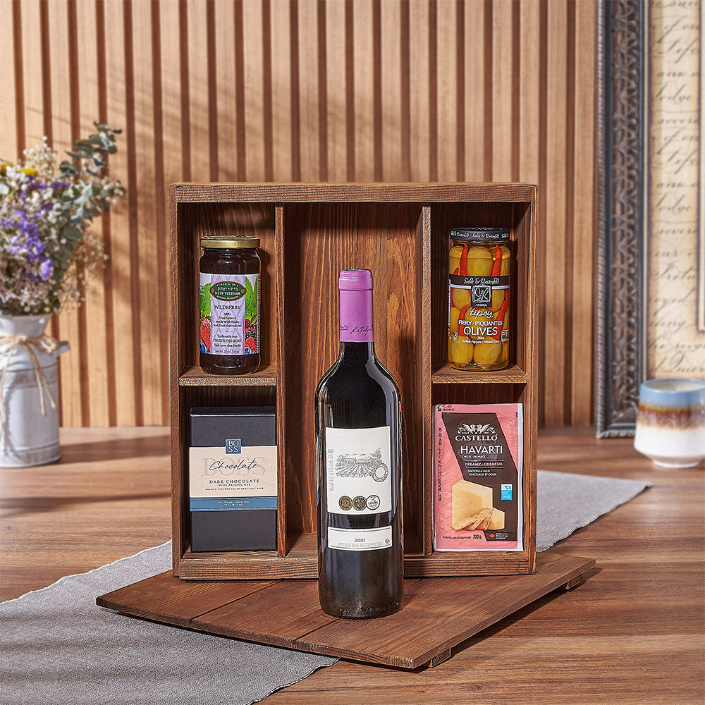 Kosher Wine Gift Basket with Castello Cheese & Dark Chocolate, Los Angeles – how the gift is presented