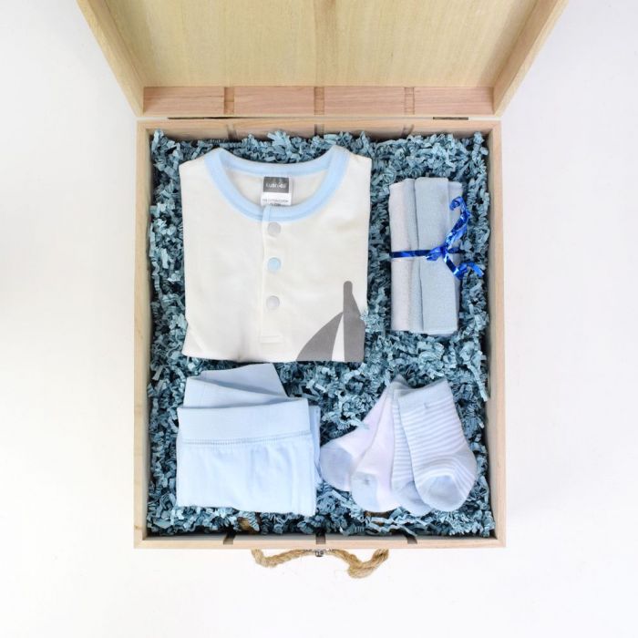 Rustic Handmade Crate Baby Gift for Newborn Boy – how the gift is presented