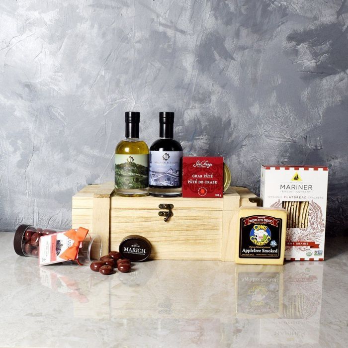Deluxe Gourmet Snack Crate with Olive Oil & Cheese – how the gift is presented
