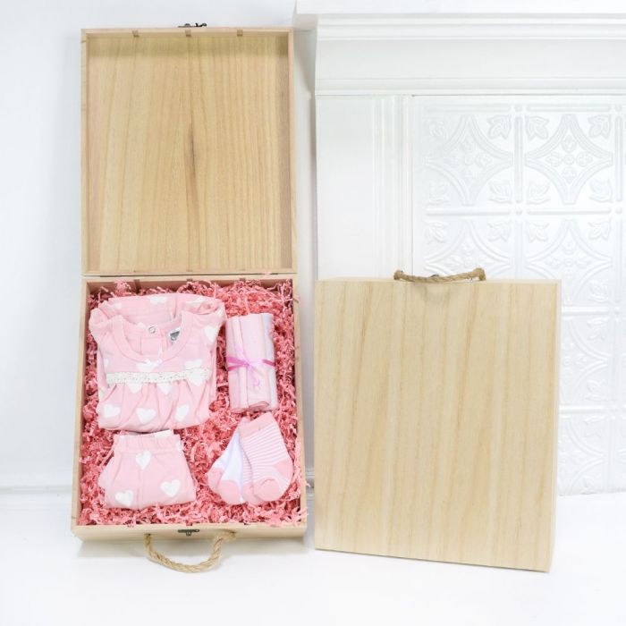 Rustic Wooden Crate Baby Gift with Sparkling Wine – how the gift is presented