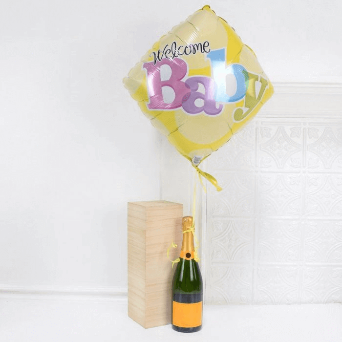 Champagne Gift in Elegant Pine Box for Baby Welcome Occasion – how the gift is presented